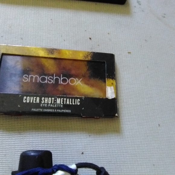 Makeup pallets eye shawdows - Picture 3 of 3